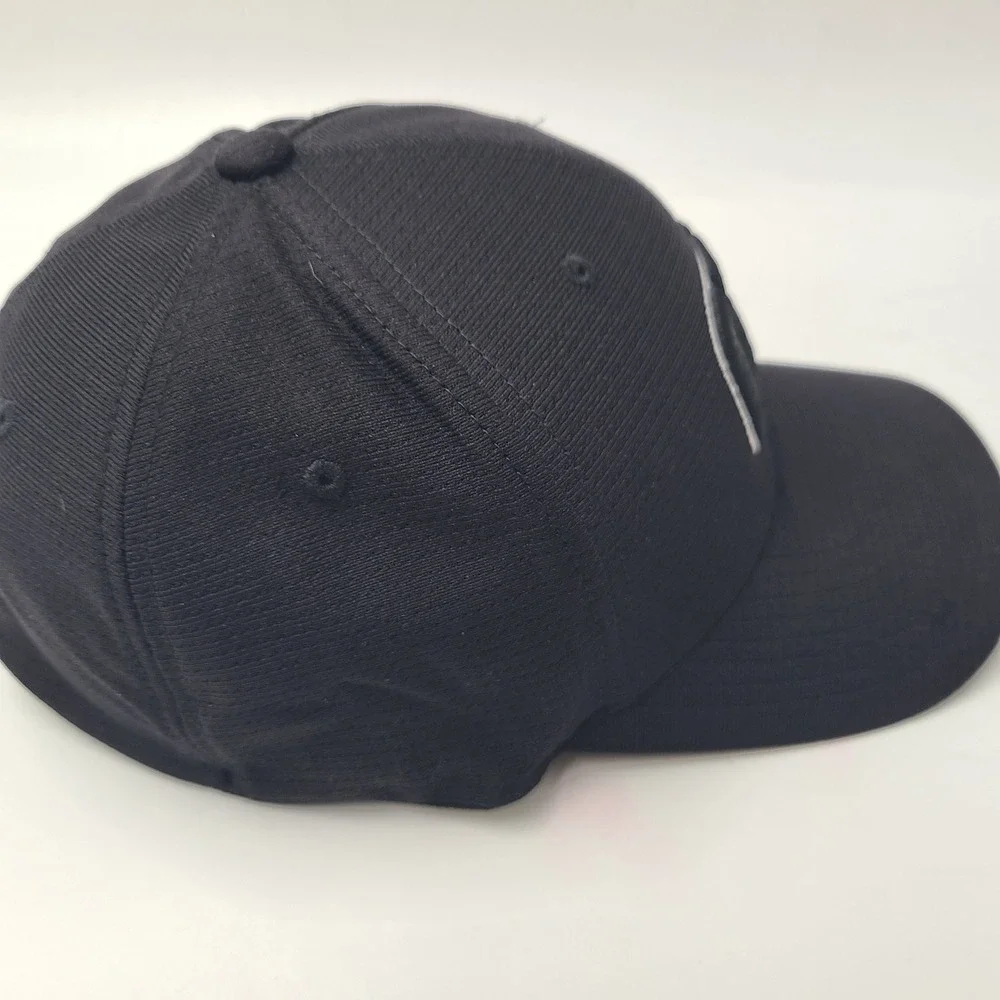 Travis Mathew Hat Fitted L-XL Black White‎ Golf Tennis Pickleball Outdoors Men